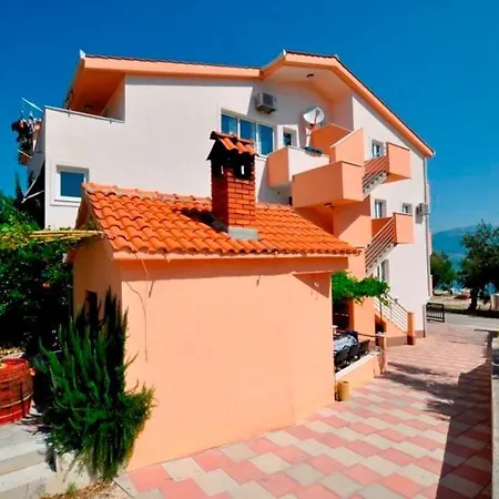 Apartment Marinovi Dvori Slatine