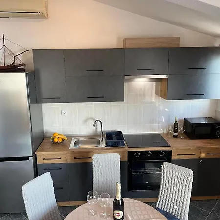 Marinovi Dvori Apartment