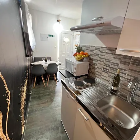 Marinovi Dvori Apartment Slatine